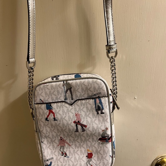 Michael Kor shoes and purse. It’s a bundle deal. - Picture 14 of 15